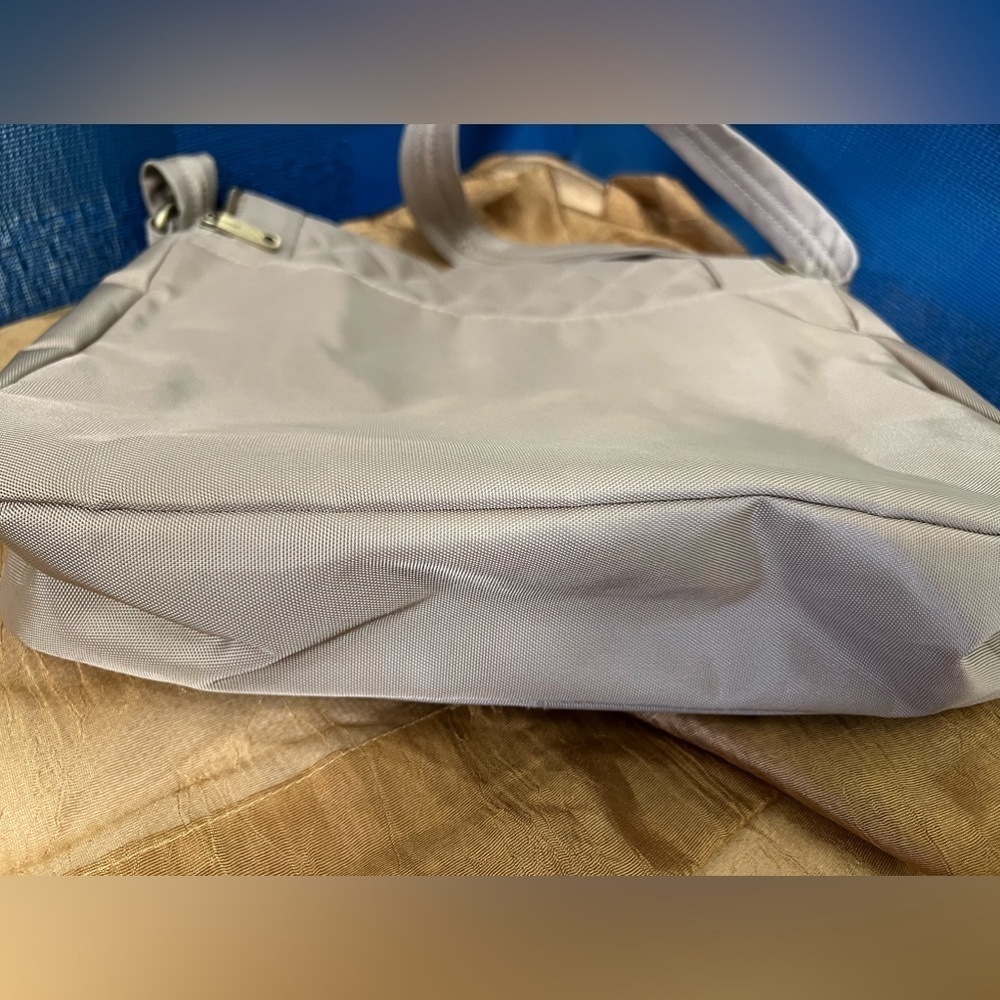 Travelon crossbody travel bag - Picture 6 of 15